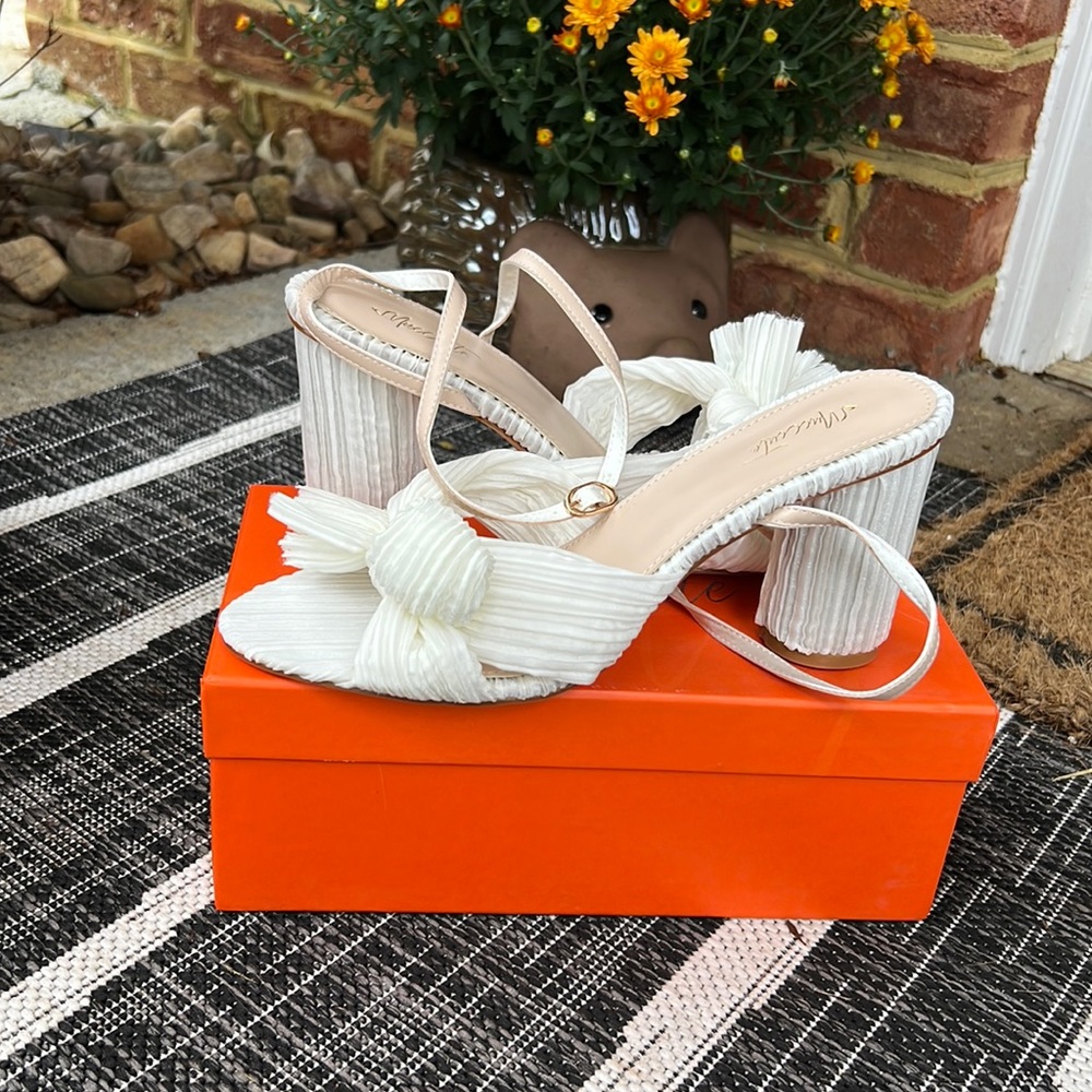 White bow heels size 10